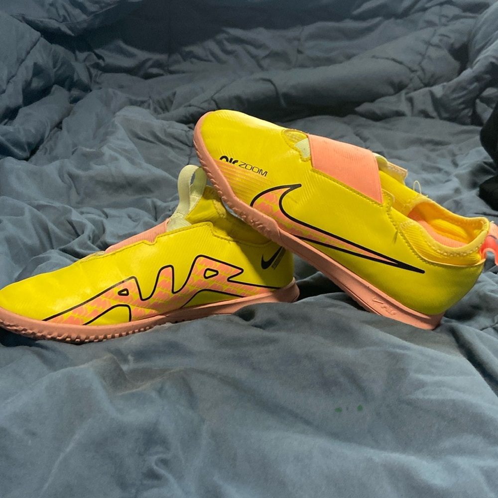Nike air zoom indoor soccer shoes